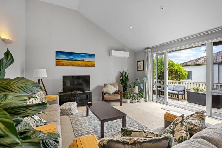 Photo of property in 12 Jelas Road, Red Beach, 0932
