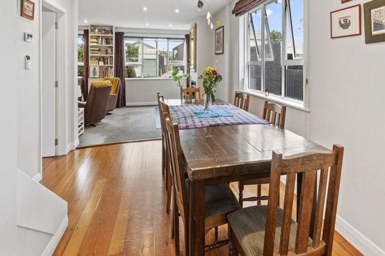 Photo of property in 101 Apu Crescent, Lyall Bay, Wellington, 6022