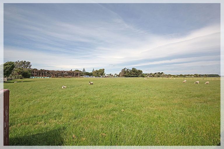 Photo of property in 10 Ripa Street, Tangimoana, 4822