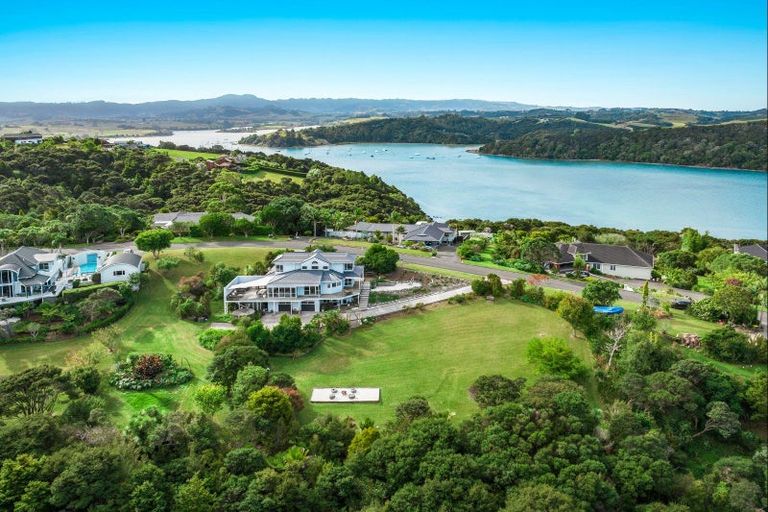 Photo of property in 6 Puriri Place, Sandspit, Warkworth, 0982