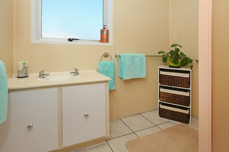 Photo of property in 10 Longreach Drive, Sunnyvale, Auckland, 0612