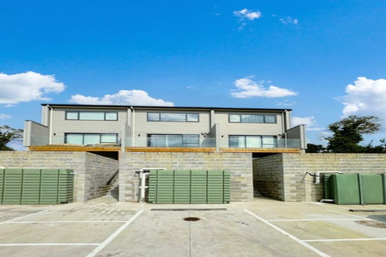 Photo of property in 309 Don Buck Road, Massey, Auckland, 0614