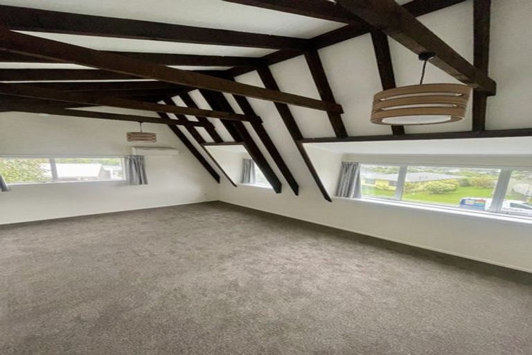 Photo of property in 93 Stewart Drive, Newlands, Wellington, 6037