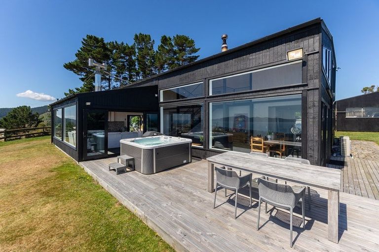 Photo of property in 198-200 Maungakotukutuku Road, Paraparaumu, 5032