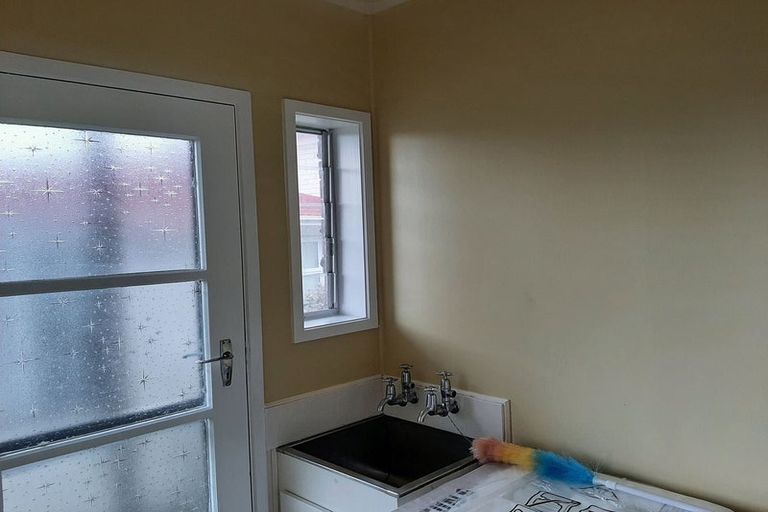 Photo of property in 1/3 Finn Place, Totara Vale, Auckland, 0629