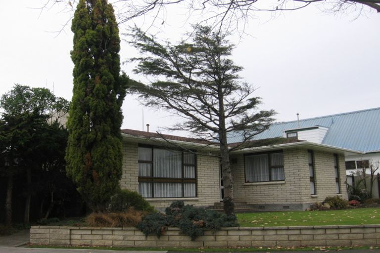 Photo of property in 2 Cecil Place, Cloverlea, Palmerston North, 4412