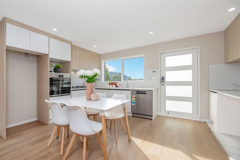 Photo of property in 18a Kearney Place, Massey, Auckland, 0614