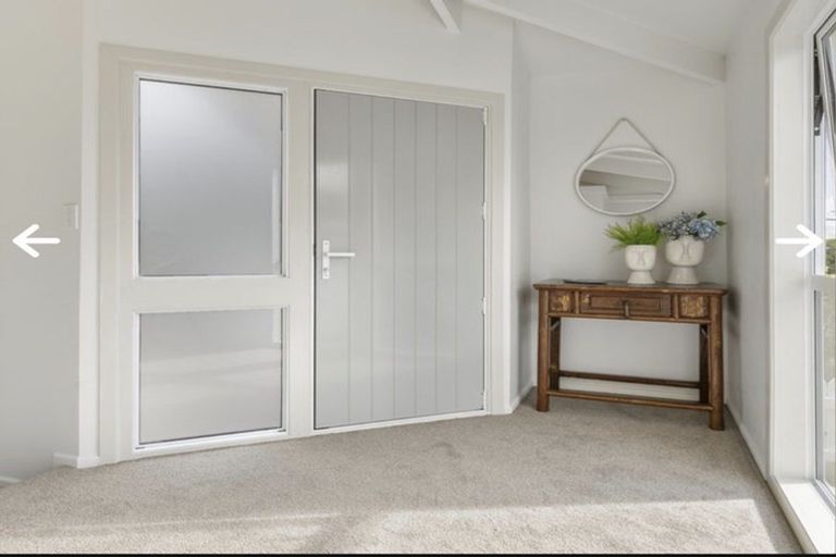 Photo of property in 9 Lomond Street, Newlands, Wellington, 6037