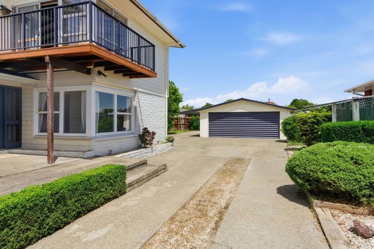 Photo of property in 15 Wychwood Crescent, Bishopdale, Christchurch, 8053