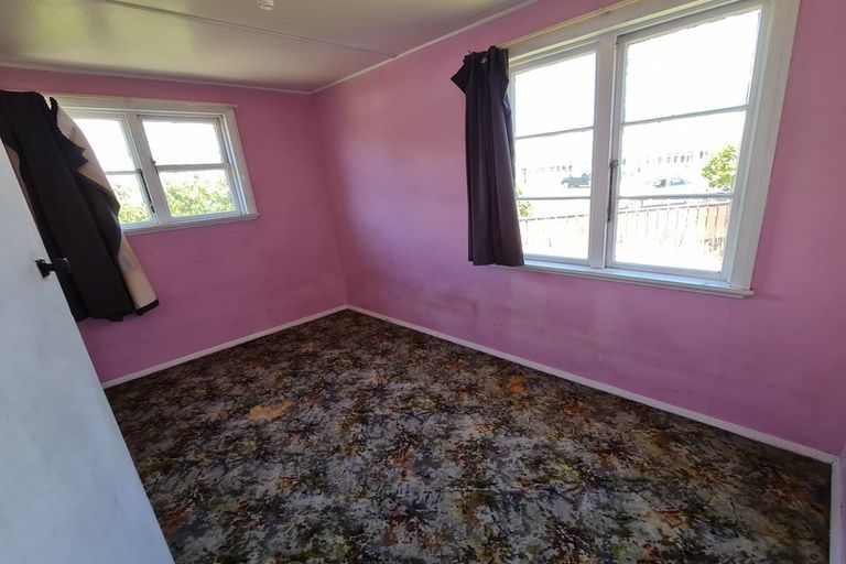 Photo of property in 32 Luff Place, Westport, 7825