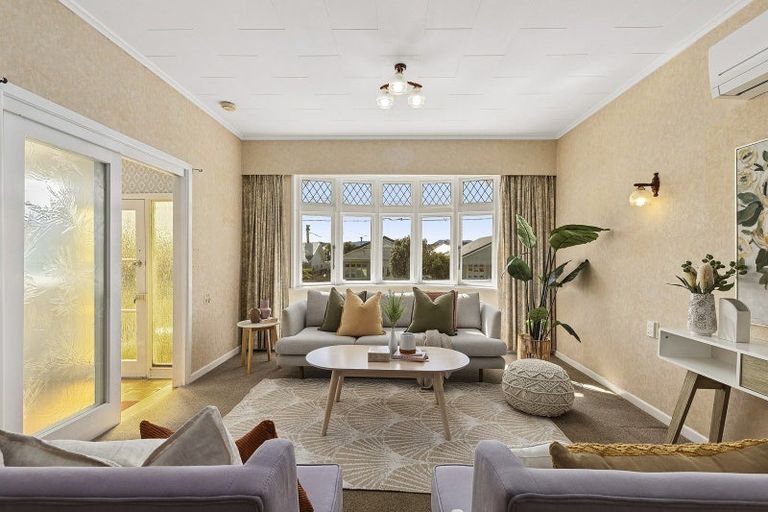 Photo of property in 33 Palm Avenue, Lyall Bay, Wellington, 6022