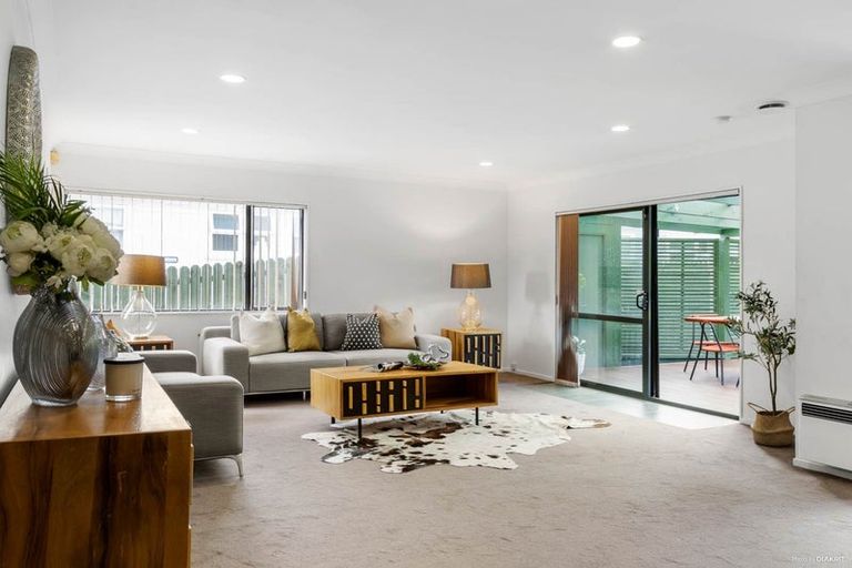 Photo of property in 1/13 Thornton Road, Milford, Auckland, 0620