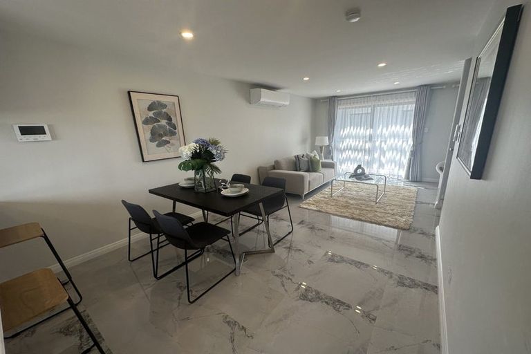 Photo of property in 2a Convair Crescent, Mangere, Auckland, 2022