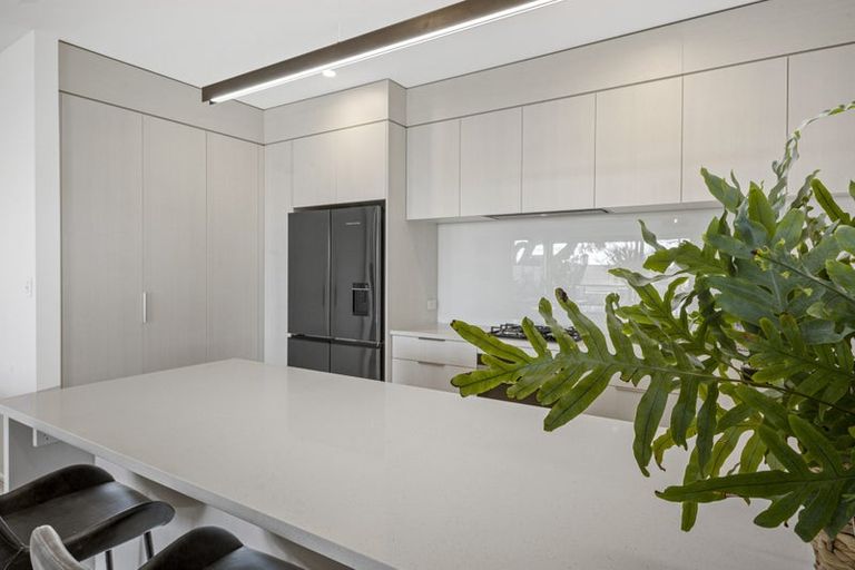 Photo of property in 250c Courtenay Street, Strandon, New Plymouth, 4312