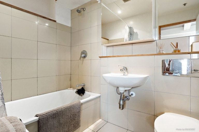 Photo of property in First House Apartments, 2/4 Frederick Street, Te Aro, Wellington, 6011
