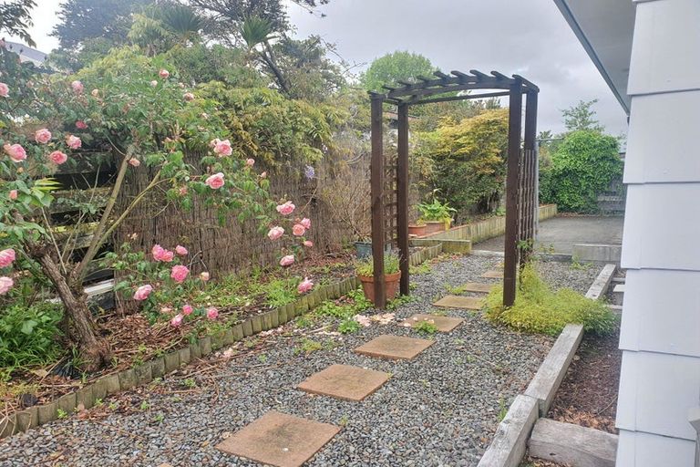 Photo of property in 5 Hillcrest Drive, Kelvin Grove, Palmerston North, 4414