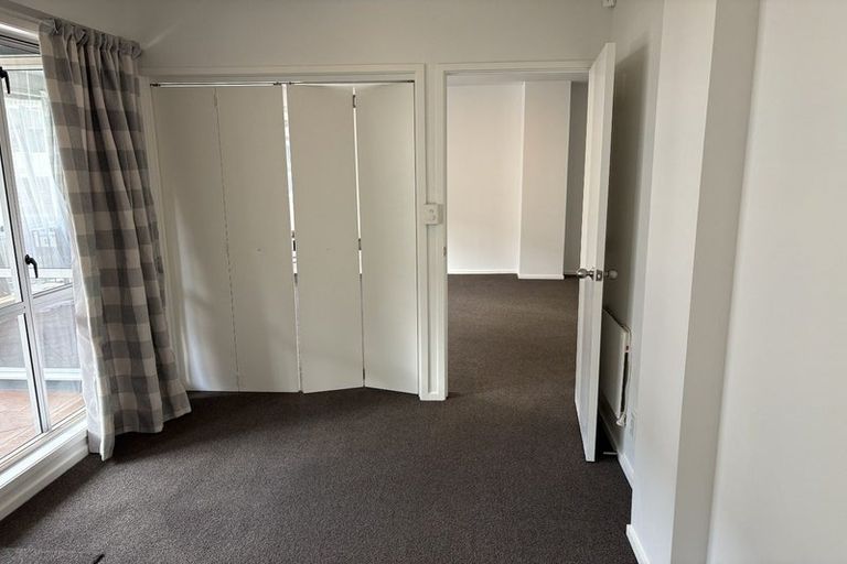 Photo of property in 8 Madeira Lane, Massey, 0614