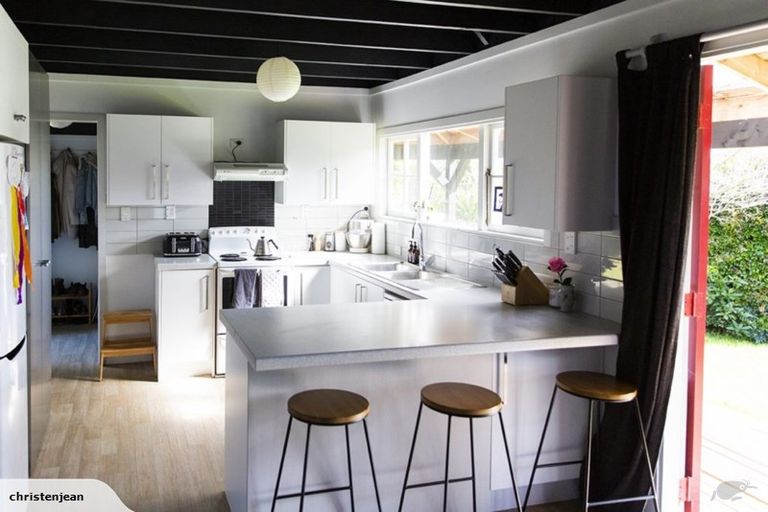 Photo of property in 8 Poplar Road, Stanmore Bay, Whangaparaoa, 0932