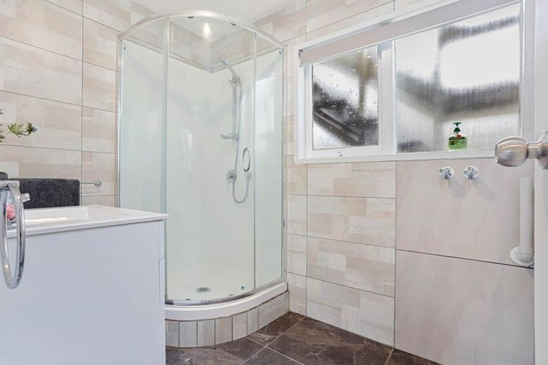 Photo of property in 11/5 Keeling Road, Henderson, Auckland, 0612