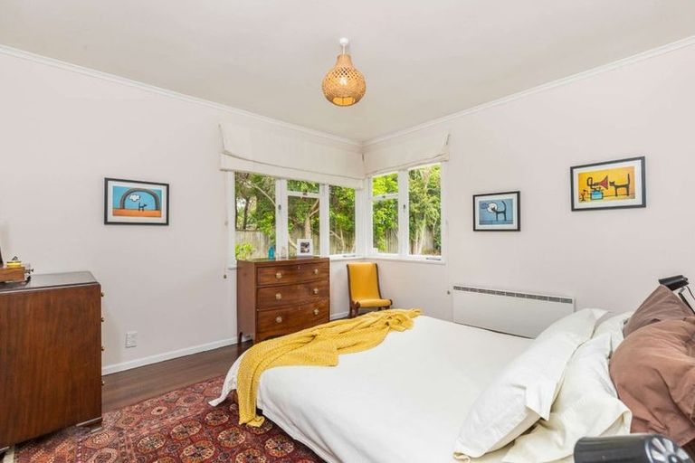 Photo of property in 2/16 Cresta Avenue, Beach Haven, Auckland, 0626