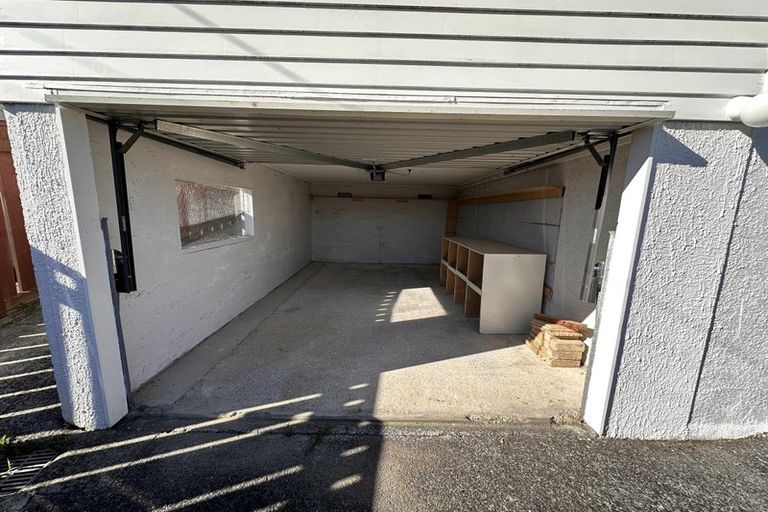 Photo of property in 20 Oswald Crescent, Paparangi, Wellington, 6037