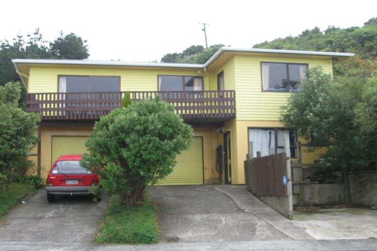 Photo of property in 19 Ladbrooke Drive, Newlands, Wellington, 6037