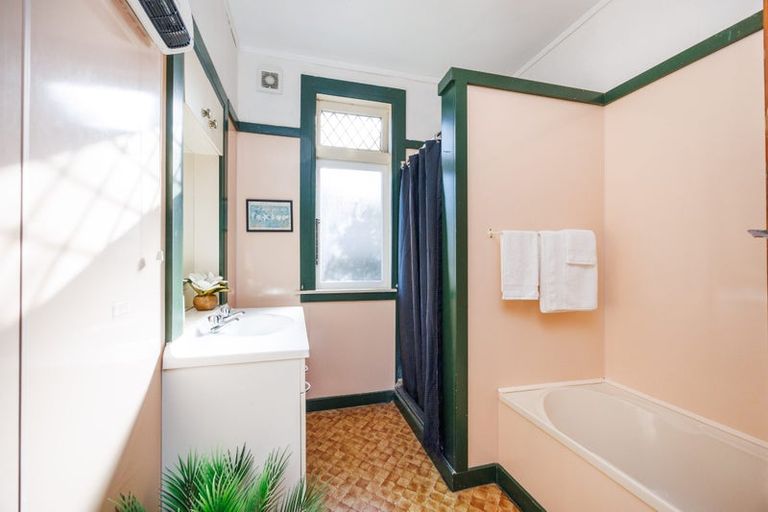 Photo of property in 28 Karina Terrace, Roslyn, Palmerston North, 4414