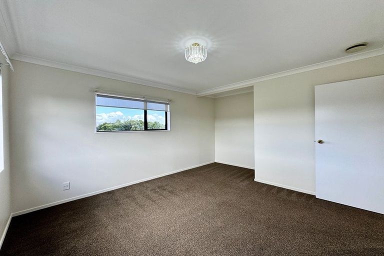 Photo of property in 25 Chieftain Rise, Goodwood Heights, Auckland, 2105