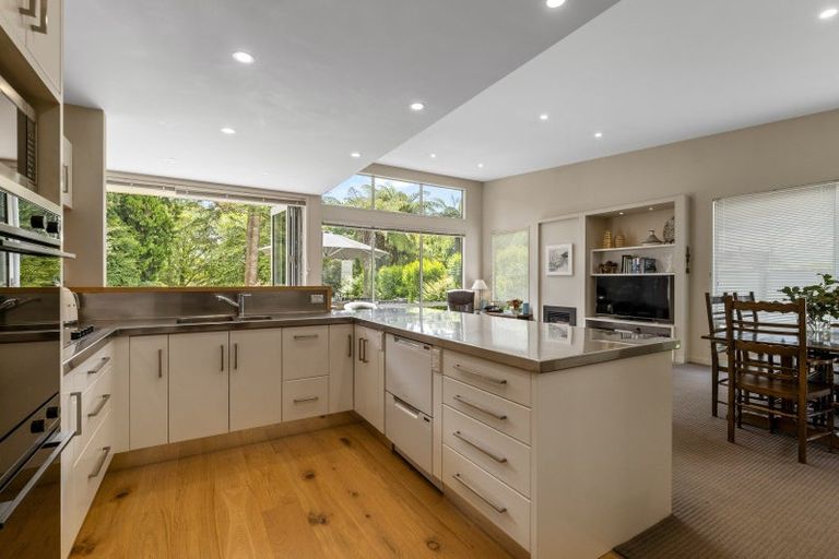 Photo of property in 10 Olivia Street, Stratford, 4332