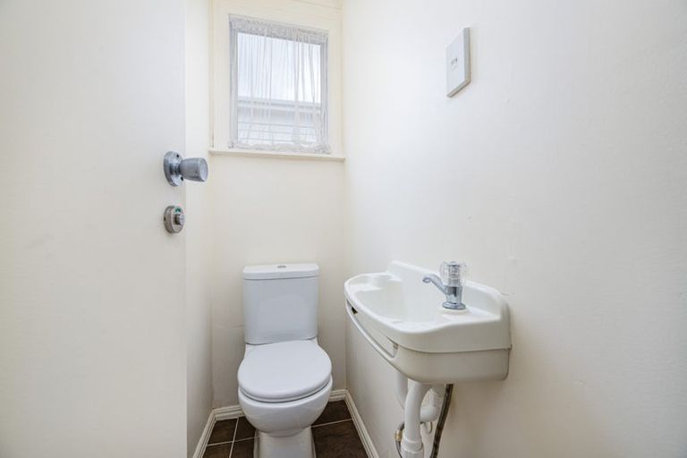 Photo of property in 71 Hutchinson Avenue, New Lynn, Auckland, 0600