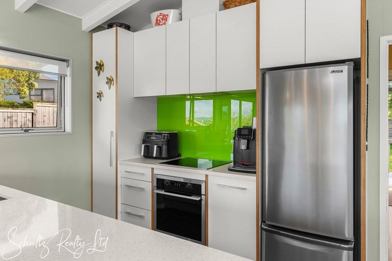 Photo of property in 23 Oxford Street, Whakapirau, 0583