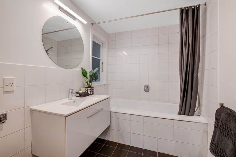 Photo of property in 3 Moffat Road, Red Beach, 0932