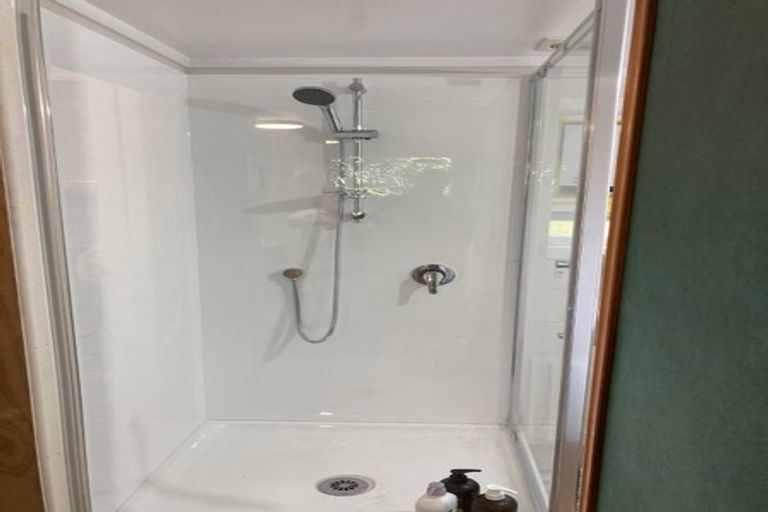 Photo of property in 7 Martin Crescent, Northcote, Auckland, 0627