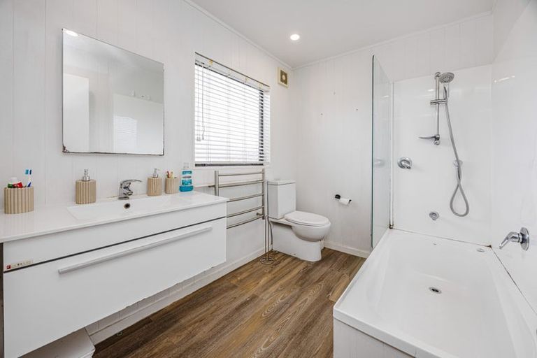 Photo of property in 12/58 Manuroa Road, Takanini, 2112