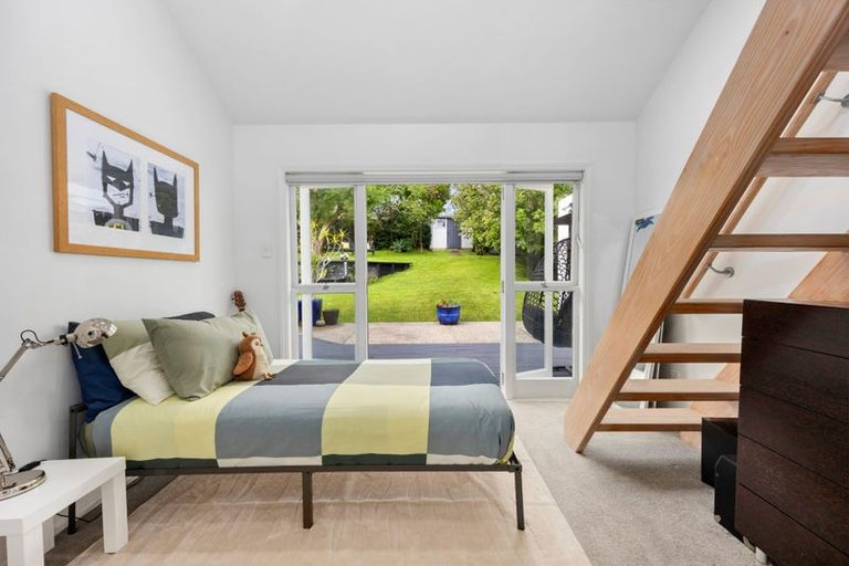 Photo of property in 70 Selwyn Crescent, Forrest Hill, Auckland, 0620