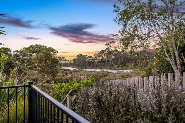 Photo of property in 39 Kent Terrace, Riverhead, 0820