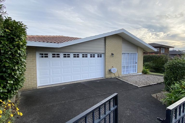 Photo of property in 3 Delisle Place, Windsor Park, Auckland, 0632