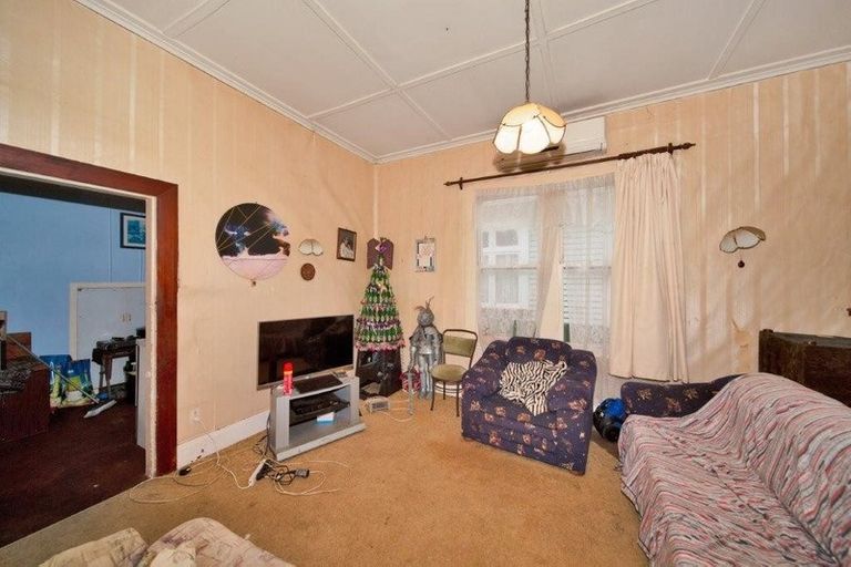 Photo of property in 18 Vogel Street, Hawera, 4610