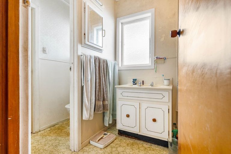 Photo of property in 11 Shamrock Lane, Te Atatu Peninsula, Auckland, 0610