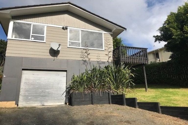Photo of property in 20 Zingaro Place, Massey, Auckland, 0614