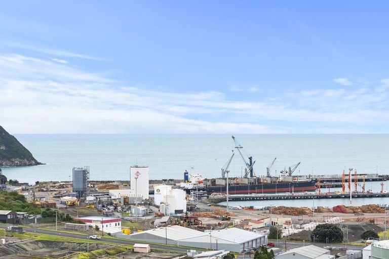 Photo of property in 18 Parris Street, Moturoa, New Plymouth, 4310