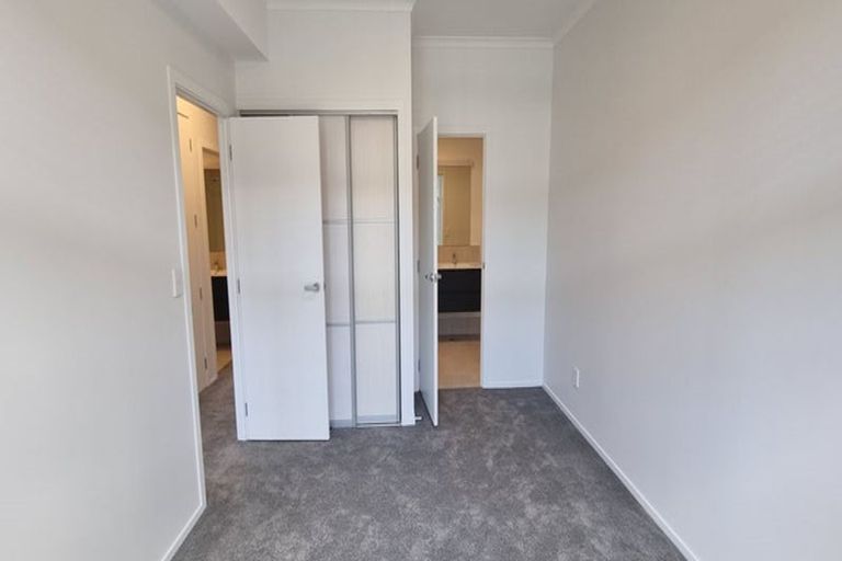 Photo of property in 10/11 Carlos Drive, Flat Bush, Auckland, 2016