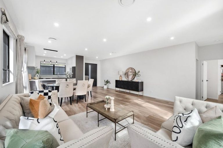 Photo of property in 74a Walworth Avenue, Pakuranga Heights, Auckland, 2010