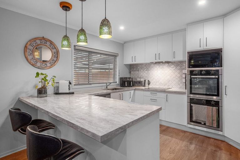 Photo of property in 5 Minerva Avenue, Helensville, 0800