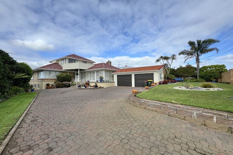Photo of property in 107 Bleakhouse Road, Mellons Bay, Auckland, 2014