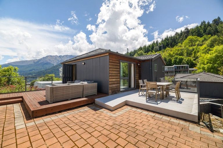 Photo of property in 12b Windsor Place, Queenstown, 9300