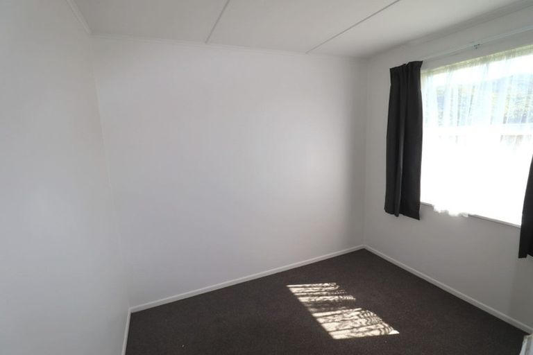 Photo of property in 32 Montreal Grove, Kingston, Wellington, 6021