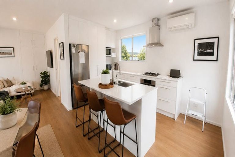 Photo of property in 2/37b Main Road, Redcliffs, Christchurch, 8081