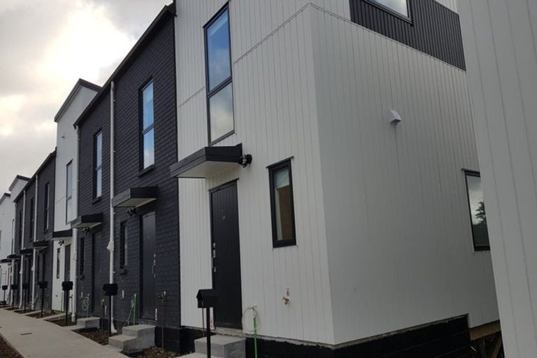 Photo of property in 2/125b Metcalfe Road, Ranui, Auckland, 0612