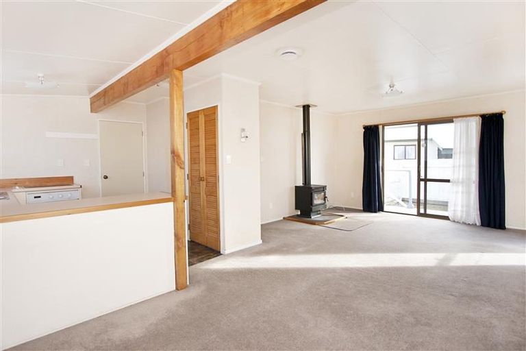 Photo of property in 35 Peter Hall Drive, Kelvin Grove, Palmerston North, 4414